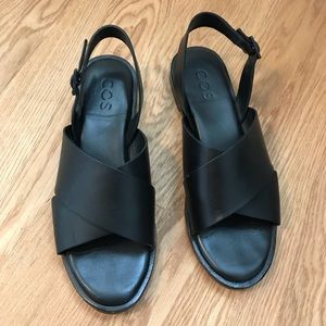 COS black leather sandal 39